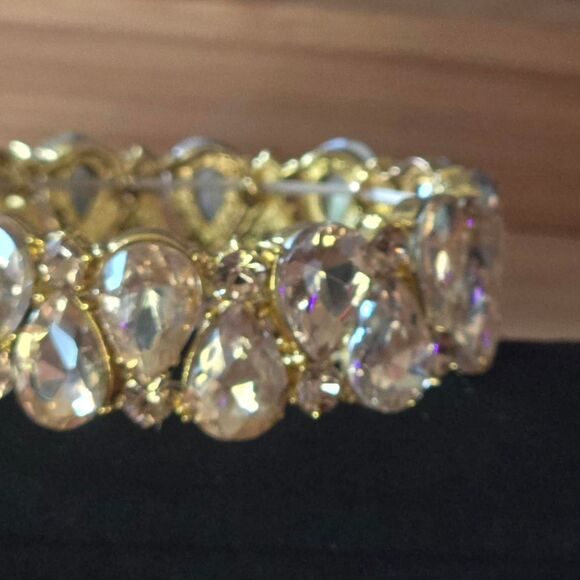 Women's Gold and Yellow crystal stretch bracelet - Picture 2 of 6